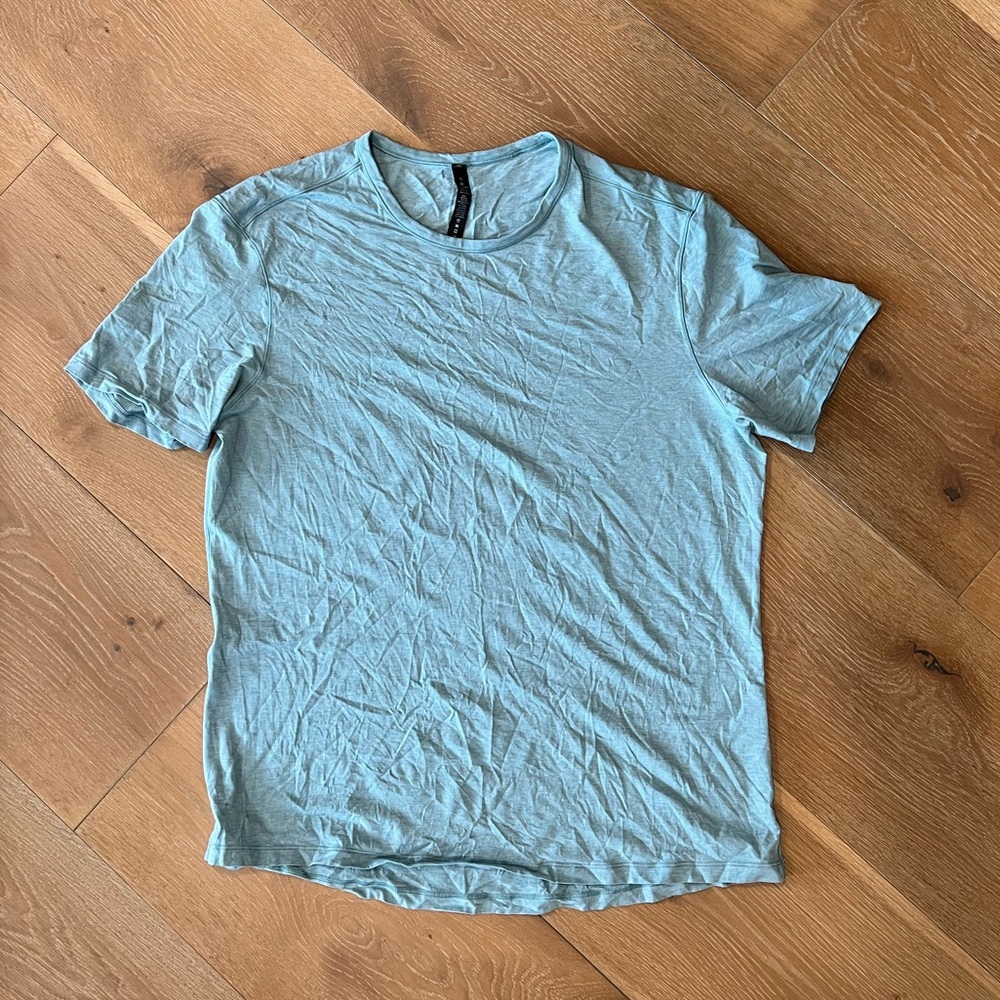 Men’s LuLulemon athletica shirt